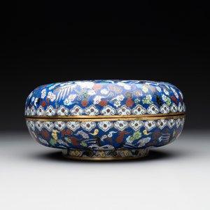A Chinese cloisonné 'cranes' box and cover, 19th C. — photo 1