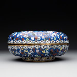 A Chinese cloisonné 'cranes' box and cover, 19th C. — photo 3