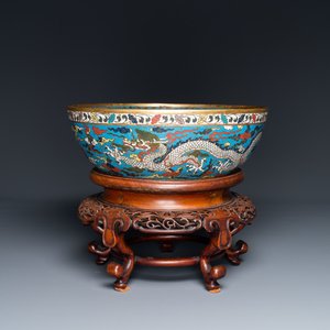 A Chinese cloisonné 'dragon' bowl, Wanli mark but probably later — 照片 1