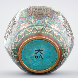 A Chinese cloisonne jardiniere, 18/19th C. — photo 7