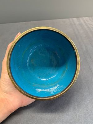A Chinese cloisonné 'lotus scroll' bowl and cover, 18/19th C. — photo 7