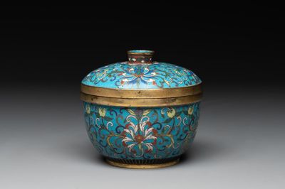 A Chinese cloisonné 'lotus scroll' bowl and cover, 18/19th C.