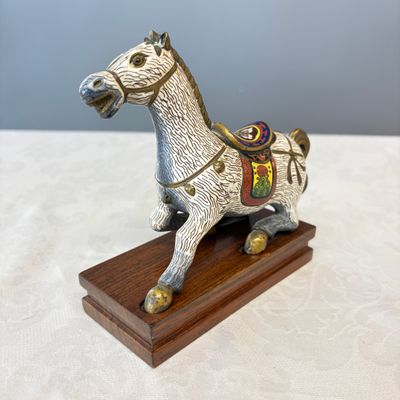 A Chinese cloisonné model of a horse — foto 1