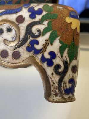 A Chinese cloisonné model of a sheep standing on a rectangular base with Arabic inscription, Qing — 照片 22