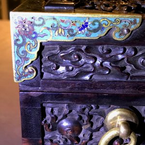 A Chinese cloisonné-mounted carved zitan wood and gilt bronze-handled box, Qing — photo 40