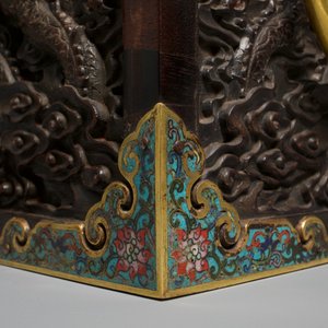 A Chinese cloisonné-mounted carved zitan wood and gilt bronze-handled box, Qing — photo 10