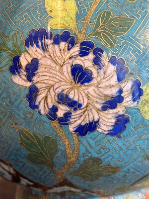 A Chinese cloisonné 'Peony and Chrysanthemum' vase, 19th C. — photo 11
