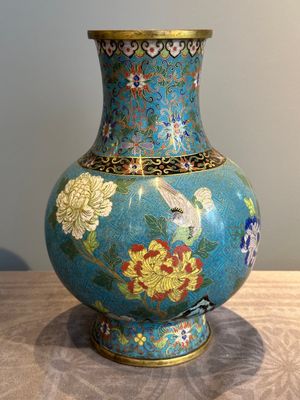 A Chinese cloisonné 'Peony and Chrysanthemum' vase, 19th C. — photo 4