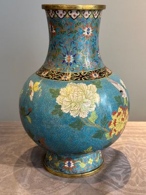 A Chinese cloisonné 'Peony and Chrysanthemum' vase, 19th C. — photo 5