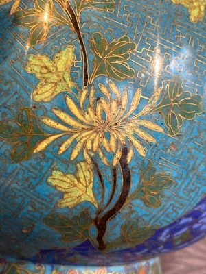 A Chinese cloisonné 'Peony and Chrysanthemum' vase, 19th C. — photo 9