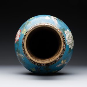 A Chinese cloisonné 'Peony and Chrysanthemum' vase, 19th C. — photo 5