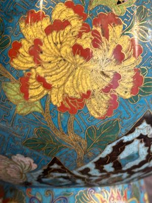 A Chinese cloisonné 'peony and chrysanthemum' vase, 19th C. — photo 14