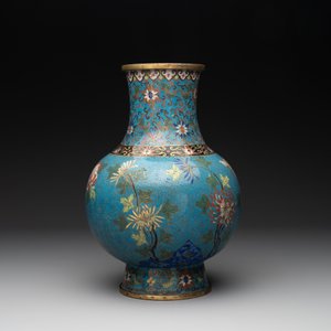 A Chinese cloisonné 'peony and chrysanthemum' vase, 19th C. — photo 3