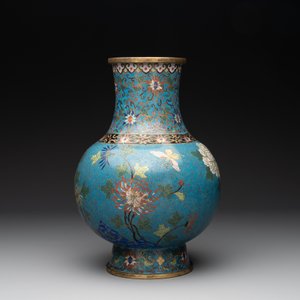 A Chinese cloisonné 'peony and chrysanthemum' vase, 19th C. — photo 4