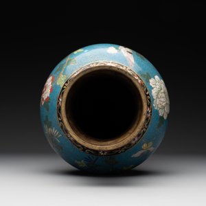 A Chinese cloisonné 'peony and chrysanthemum' vase, 19th C. — photo 5