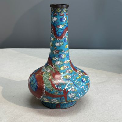 A Chinese cloisonné 'Phoenixes and Peonies' covered vase and a 'Dragons' bottle vase — photo 2