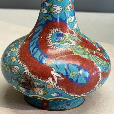 A Chinese cloisonné 'Phoenixes and Peonies' covered vase and a 'Dragons' bottle vase — photo 5