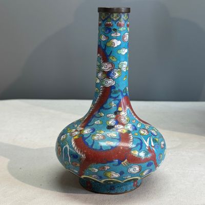 A Chinese cloisonné 'Phoenixes and Peonies' covered vase and a 'Dragons' bottle vase — photo 8