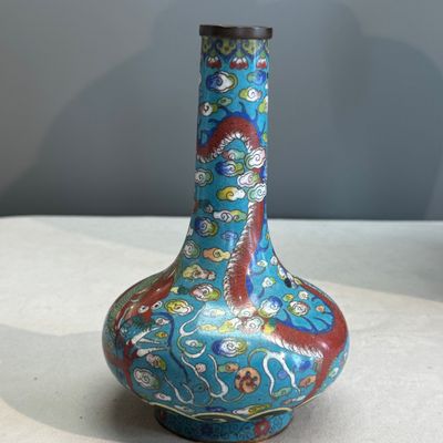 A Chinese cloisonné 'Phoenixes and Peonies' covered vase and a 'Dragons' bottle vase — photo 9