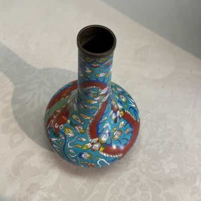A Chinese cloisonné 'Phoenixes and Peonies' covered vase and a 'Dragons' bottle vase — photo 10
