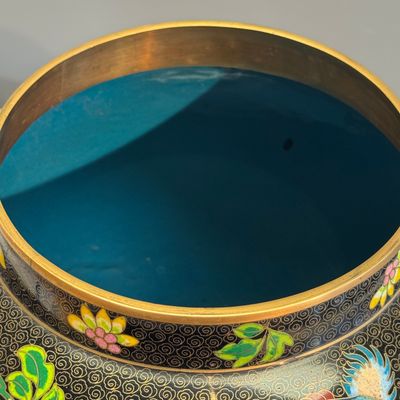 A Chinese cloisonné 'Phoenixes and Peonies' covered vase and a 'Dragons' bottle vase — photo 25