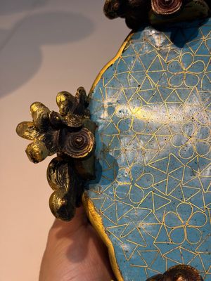 A Chinese cloisonné quatrefoil jardinière with later European-mounted feet, 18/19th C. — photo 18