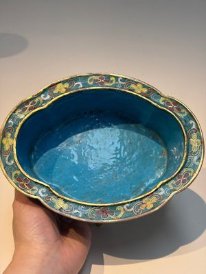 A Chinese cloisonné quatrefoil jardinière with later European-mounted feet, 18/19th C. — photo 7