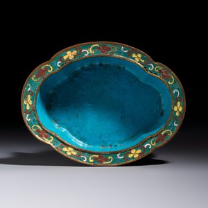 A Chinese cloisonné quatrefoil jardinière with later European-mounted feet, 18/19th C. — photo 6