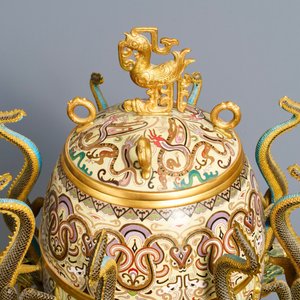 A Chinese cloisonné replica of the seismograph by Zhang Heng, 20th C. — 照片 2