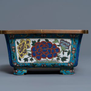 A Chinese cloisonné rouleau vase and four jardinières, 19/20th C. — photo 14