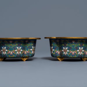 A Chinese cloisonné rouleau vase and four jardinières, 19/20th C. — photo 20