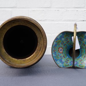 A Chinese cloisonné rouleau vase and four jardinières, 19/20th C. — photo 33