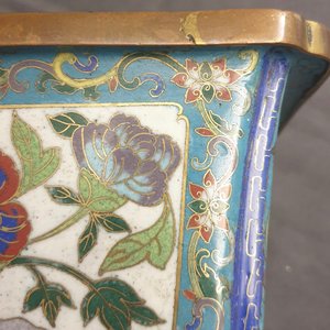A Chinese cloisonné rouleau vase and four jardinières, 19/20th C. — photo 35