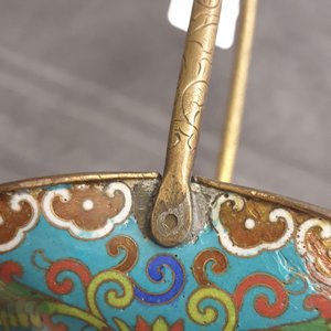 A Chinese cloisonné rouleau vase and four jardinières, 19/20th C. — photo 40