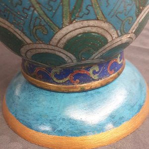 A Chinese cloisonné rouleau vase and four jardinières, 19/20th C. — photo 45