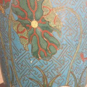 A Chinese cloisonné rouleau vase and four jardinières, 19/20th C. — photo 50