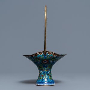 A Chinese cloisonné rouleau vase and four jardinières, 19/20th C. — photo 9