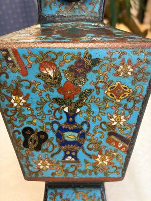 A Chinese cloisonné square 'Buddhist Lions and Antiquities' vase, Fu 福 mark, 19th C. — 照片 10
