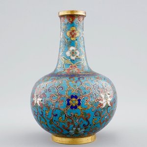 A Chinese cloisonne tianqiuping bottle vase, 18/19th C. — 照片 1