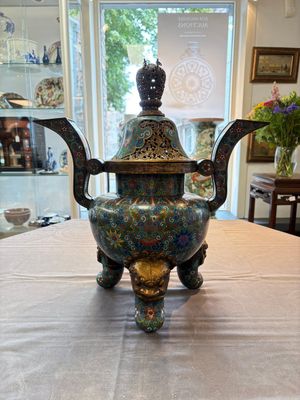 A Chinese cloisonné tripod censer and cover, 19th C. — 照片 3