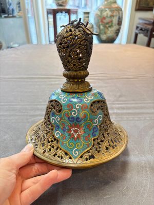 A Chinese cloisonné tripod censer and cover, 19th C. — 照片 6