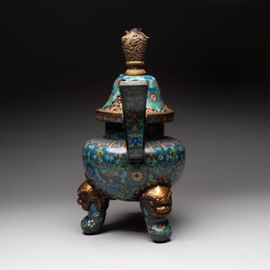 A Chinese cloisonné tripod censer and cover, 19th C. — 照片 2