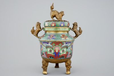 A Chinese cloisonné tripod incense burner, 18/19th C.