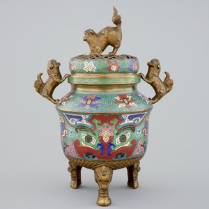 A Chinese cloisonné tripod incense burner, 18/19th C. — photo 3