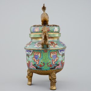 A Chinese cloisonné tripod incense burner, 18/19th C. — photo 4