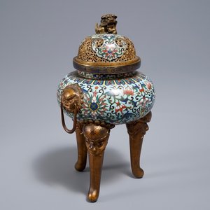 A Chinese cloisonné tripod incense burner and cover, 19/20th C. — 照片 1