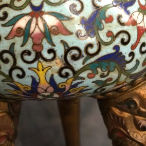 A Chinese cloisonné tripod incense burner and cover, 19/20th C. — 照片 9