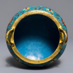 A Chinese cloisonné tripod incense burner, Qianlong mark, 18/19th C. — 照片 5