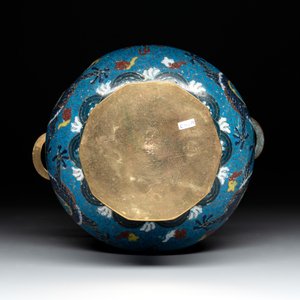 A Chinese cloisonné vase, a bowl and a basin, 19/20th C. — 照片 13