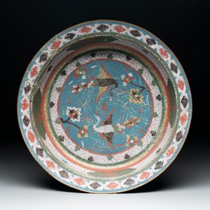 A Chinese cloisonné vase, a bowl and a basin, 19/20th C. — 照片 2